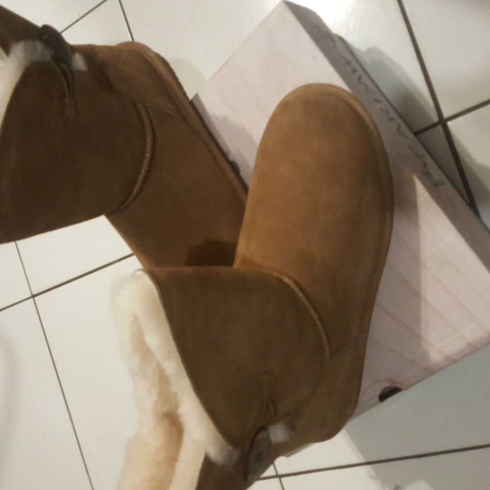 Bearpaw Ugg style boots